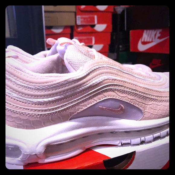 nike pink snakeskin